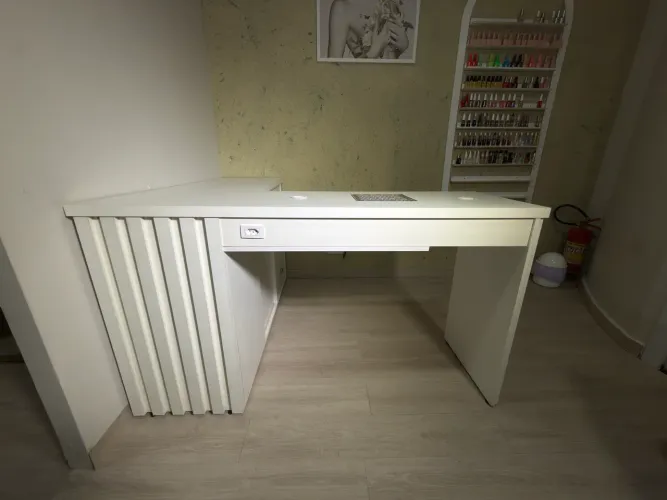 Mesa de manicure em L