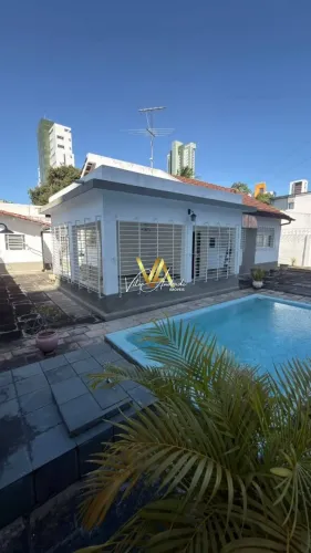 Casa à Venda na Encruzilhada com 265m², 3 Quartos, Piscina e 5 Vagas de Garagem