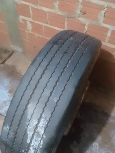 Pneu para carreta com aro