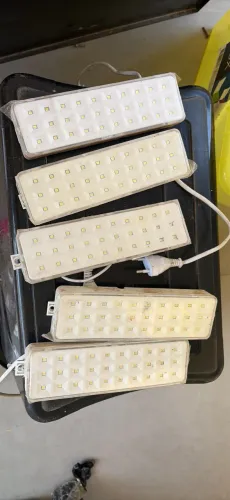 Luminária saída de emergência