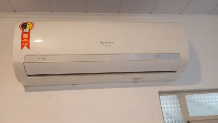 Split 12000btus 700,00 pra vender logo por motivo de mudança