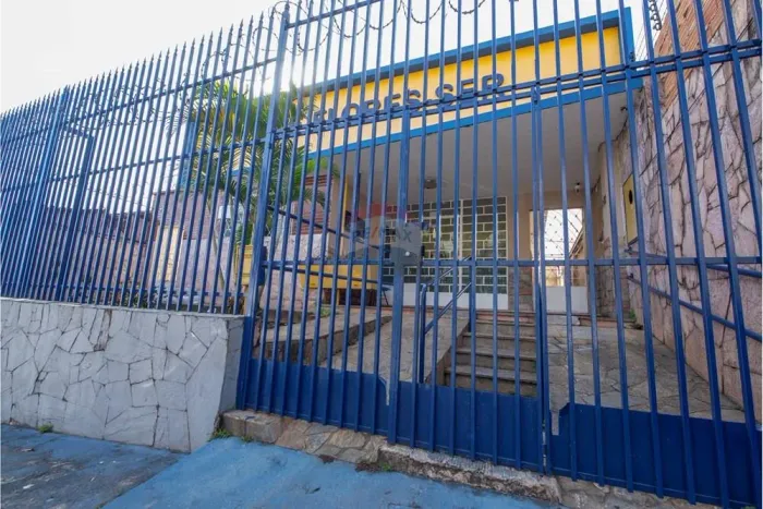 Casa à venda Santa Efigênia BH | 3 quartos, quintal, barracão e potencial comercial