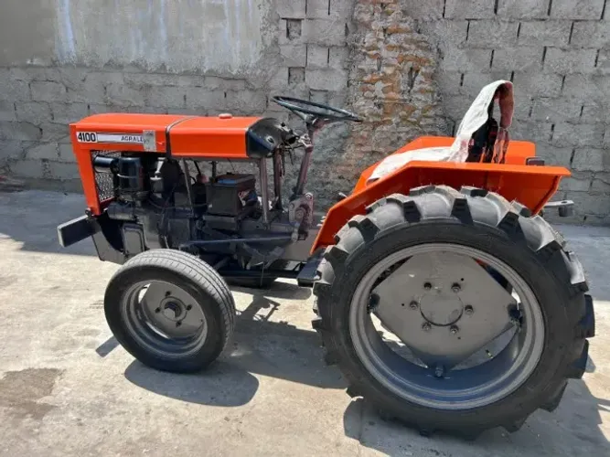 Trator Agrale 4100 - Com carreta basculante
