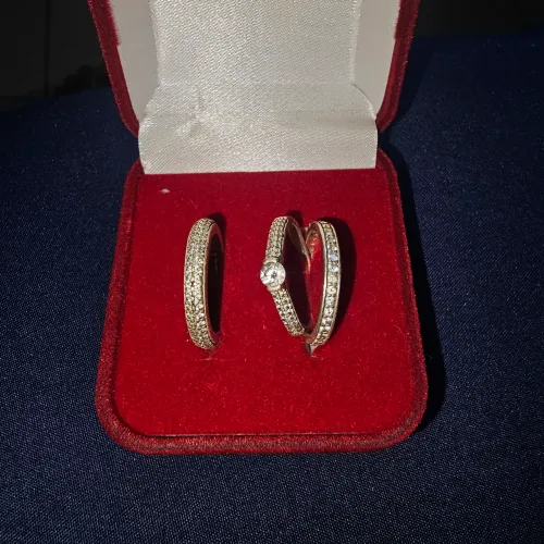 Alianças de prata com ouro branco
