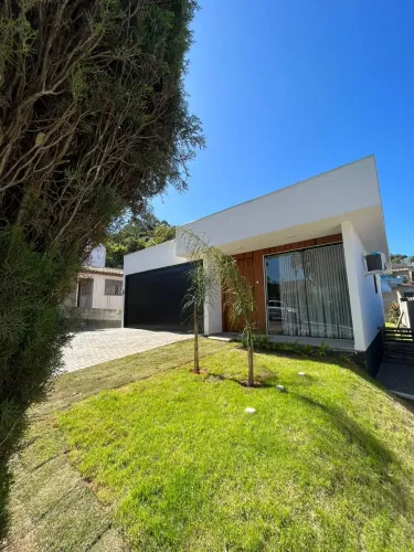 Casa (Alvenaria), com 3 quartos e 2 banheiros à Venda, 140 m² em Criciúma/SC