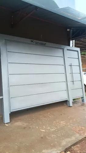 Portão de elevação conjugado