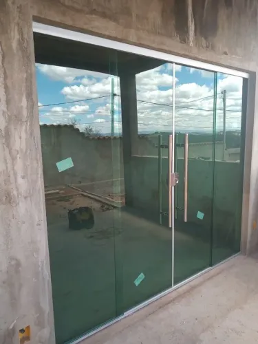 Janelas,portas e Box para banheiro em vidro Blindex.