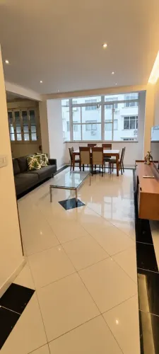 LINDO APTO DE 2 QUARTOS MOBILIADO COM SUÍTE EM COPACABANA.