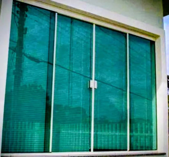 Janela de blindex verde 4 folhas