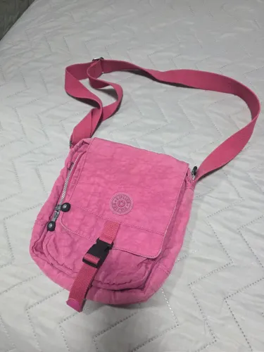 Bolsa kipling lateral rosa usada em excelentes condicoes, nenhum defeito ou avaria