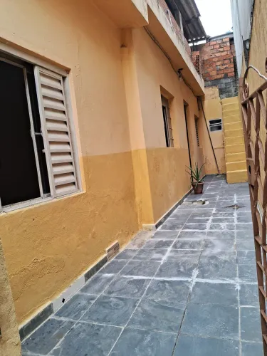 Alugo casa