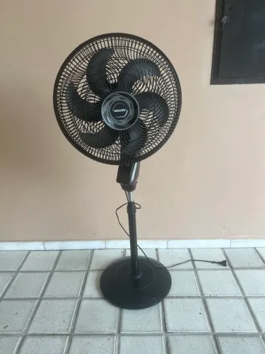 Ventilador Coluna Mallory 40Cm Preto 6 Pás C/ Controle 220V
