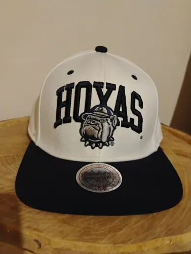 Boné Mitchell e ness geogitwom hoyas 