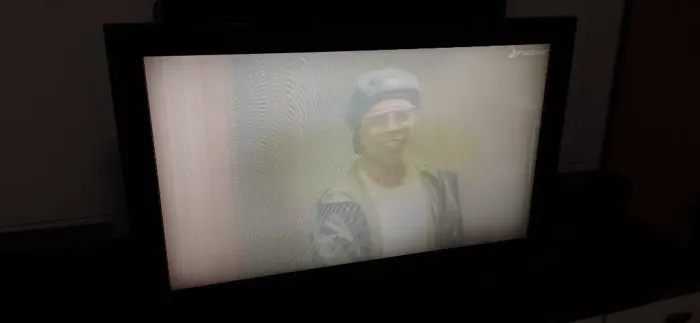 TV LG 32" modelo 32LD460
