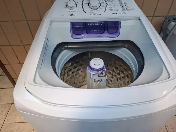 Vendo máquina de lavar 12kg Electrolux 110V usada
