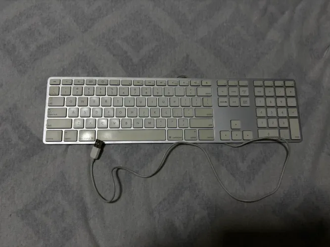 Teclado Apple USB A1243 com teclado numérico