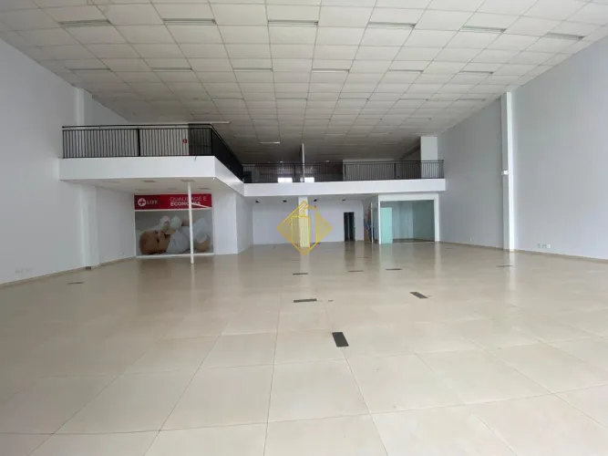 SALA COMERCIAL COM 20 VAGAS DE ESTACIONAMENTO PARA LOCAÇÃO EM TOLEDO-PARANÁ