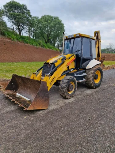 Retro Escavadeira JCB 3C plus ano 2010 tração 4x4