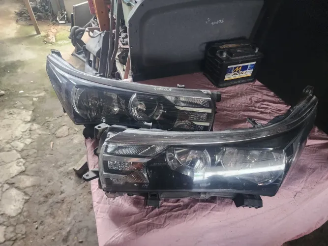 FAROL TOYOTA COROLLA 2015 A 2017 ORIGINAL