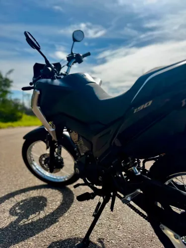 Vendo moto XRE 190cc novinha 2718km