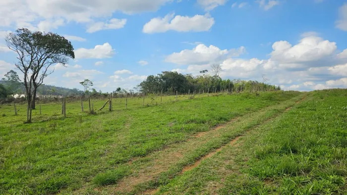 TERRENO DE 1.000 M², ÀS MARGENS DA RODOVIA ÍNDIO TIBIRIÇÁ ? R$ 130.000,00