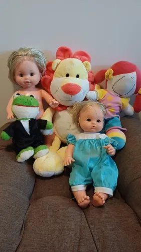 Lote com 5 brinquedos pelucia e bonecas