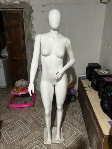 Vendo manequim feminino 