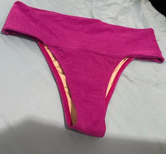 Calcinha de biquíni cor fúcsia cintura alta