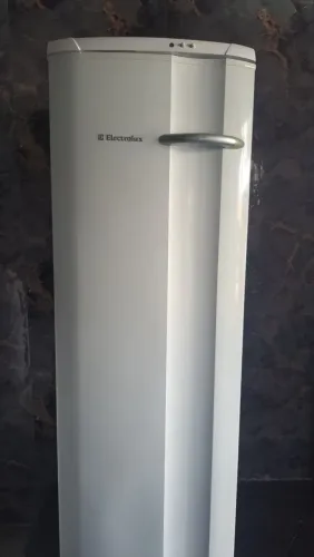 Freezer Vertical ( com defeito)
