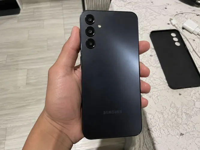 VENDO SAMSUNG A16 COM CARREGADOR PORTATIL DE 10000AP