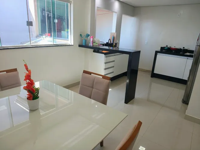 Alugo excelente casa no condomínio fraternidade.