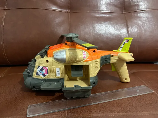 Helicóptero de brinquedo Matchbox.