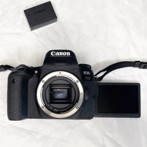 Câmera Canon 77D