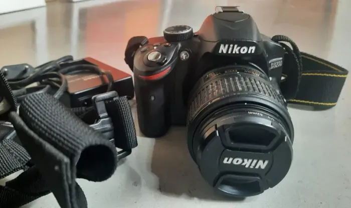 Câmera DSLR Nikon D3200 24.2MP CMOS Corpo Digital SLR com Lente Opcional de 18-55mm Incluí