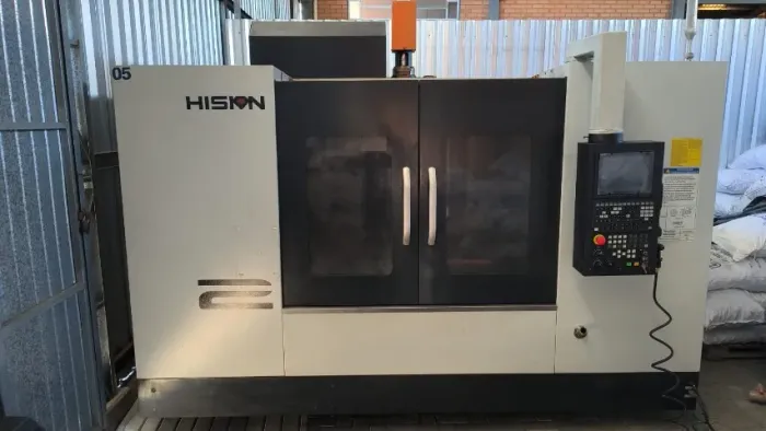 CENTRO DE USINAGEM VERTICAL HISION VMC 1200II - ANO 2022