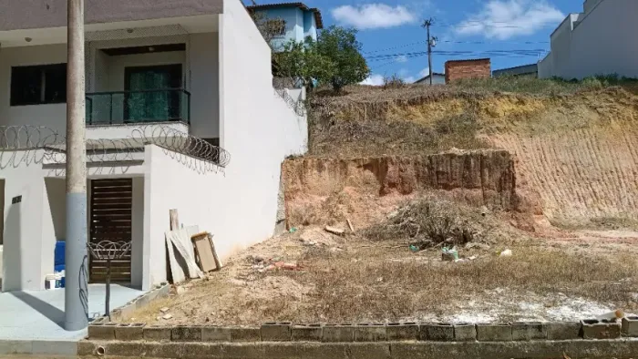 Vende-se TERRENO bairro Buritis I - 200 m2 ? QUITADO E ESCRITURADO