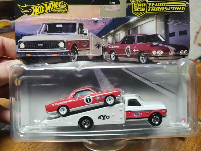 Hot Wheels Team Transport Corvair Yenko