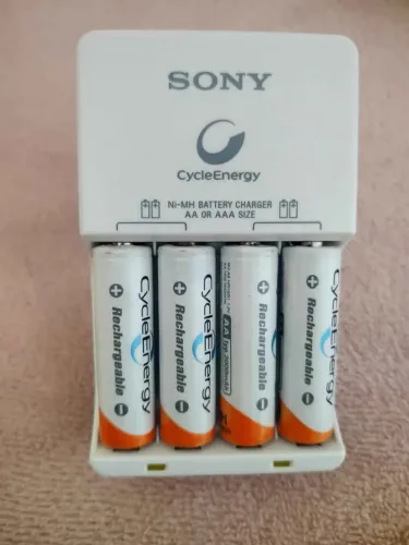 Carregador de Pilhas Sony CycleEnergy