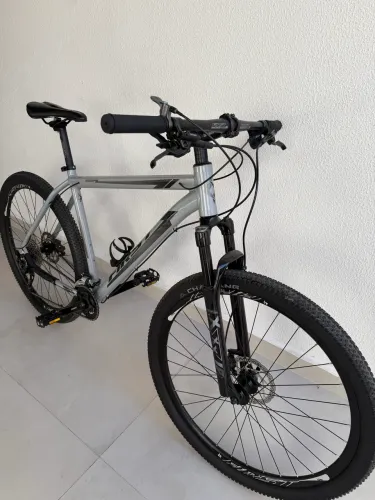 Bicicleta First Aro 29 - Shimano Altus - Excelente Estado