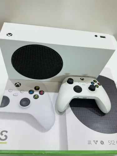 Xbox Série S + 2 controles