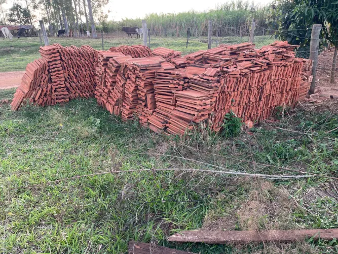 Telha de barro francesa