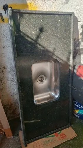 Vendo uma pia de granito, 1.20 MT verde Ubatuba ótimo estado