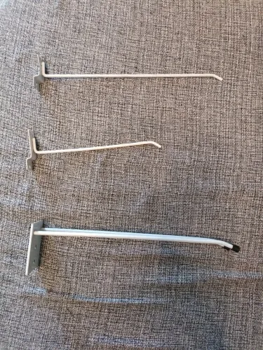 Ganchos para painéis ripados.