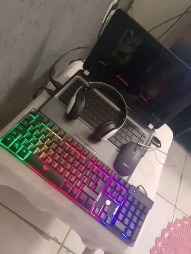 Notebook HP Intel Core i3 , acompanha telado mecanico Gamer , Hadset sem fio e Mouse Gamer