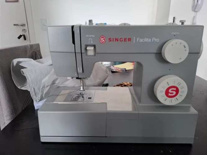 Maquina de Costura Singer