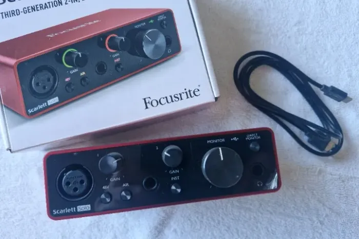 Scarlett Solo 3a Geração E Microfone Shotgun Synco D2