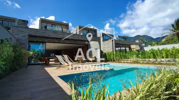 PÉ NA AREIA COM DESINGN MODERNO E PISCINA PRIVATIVA