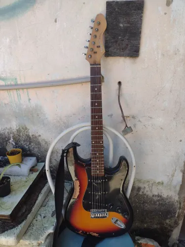 Vendo guitarra com capitadores malagoli