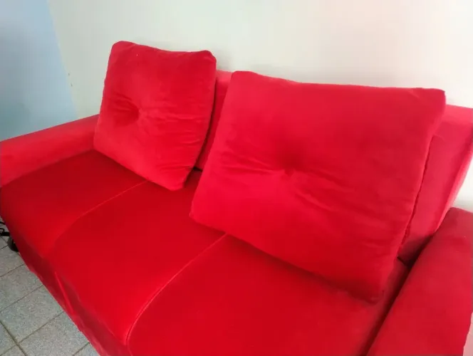 Sofá novo, poucos meses de uso.