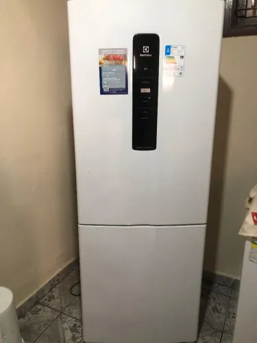 Geladeira Electrolux novíssima 1mes de uso 1 ano de garantia pela loja e 2 anos pelo fabri